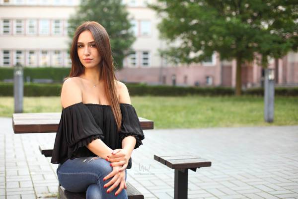 Preview Portrait — Esi