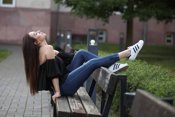 Preview Portrait — Esi