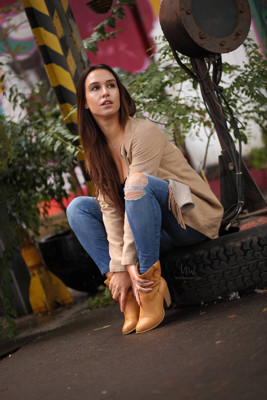 Preview Portrait — Esi