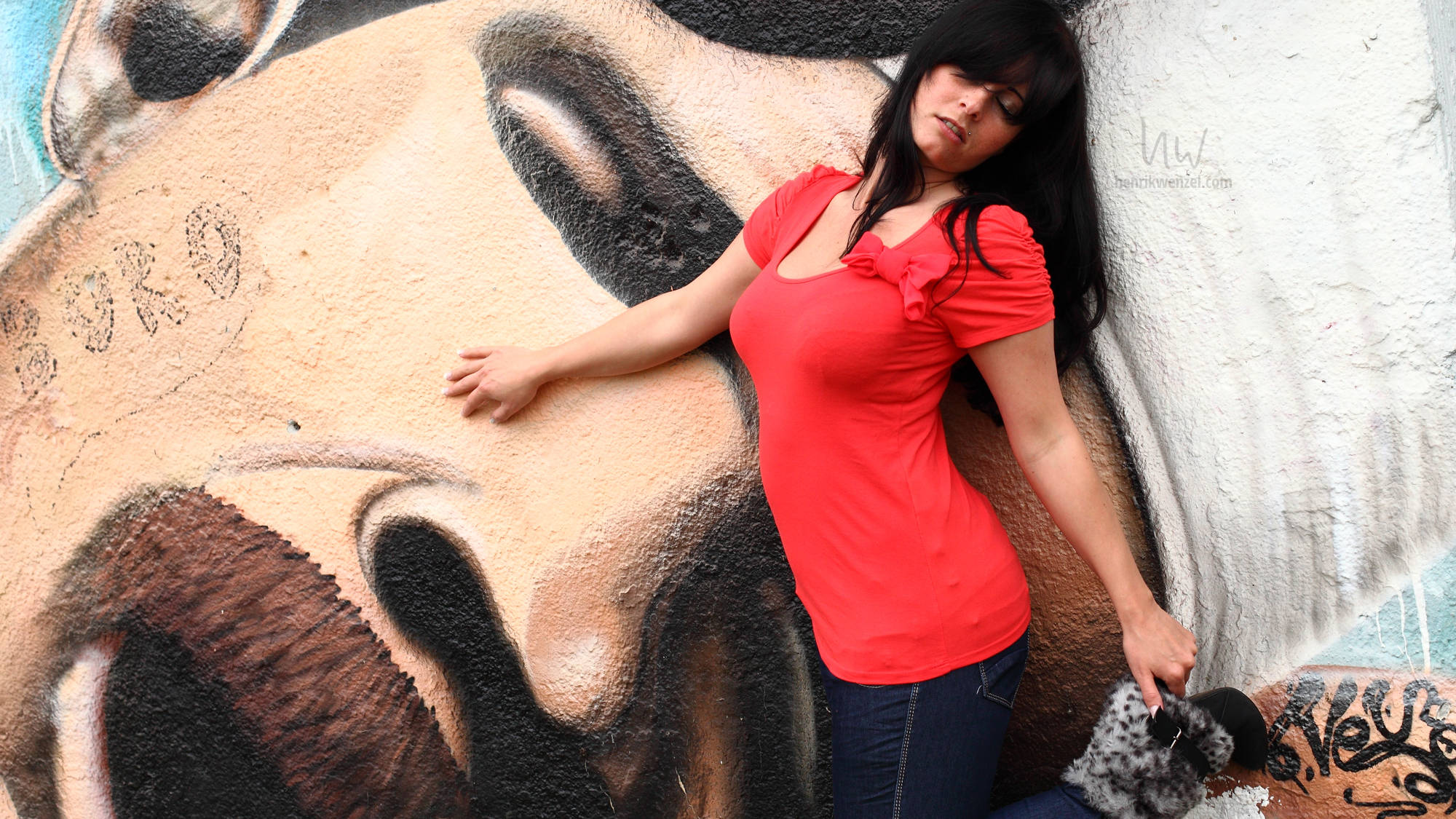 Portrait — Mona R.